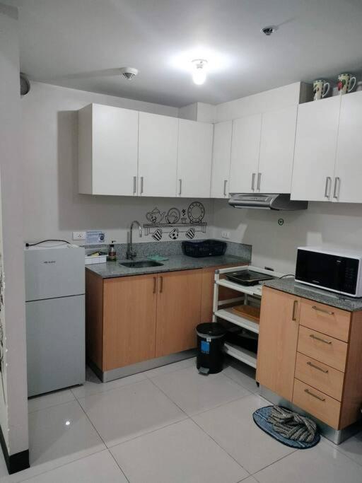 Cubao Manhattan Heights, Unit 8Bc Tower B, 1 Br Manila Exterior foto